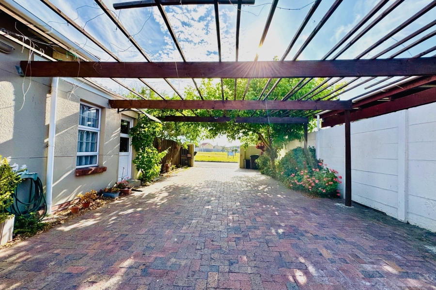 4 Bedroom Property for Sale in Thornton Western Cape